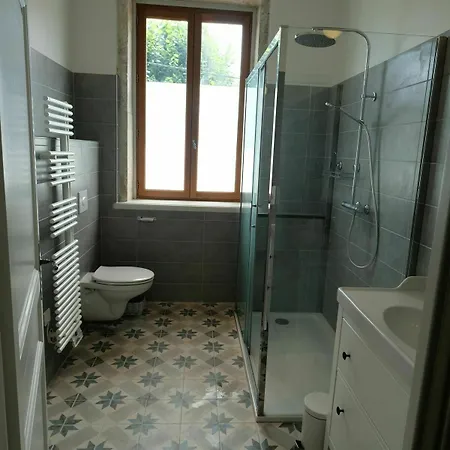 דירה Hippolyte House ביון